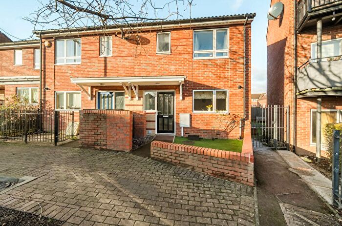 3 Bedroom End Terrace House For Sale In Cuckmere Way, Orpington, BR5