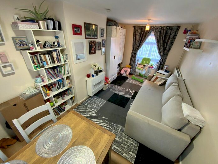 1 Bedroom Property To Rent In Hollyfield, Harlow, Essex, CM19