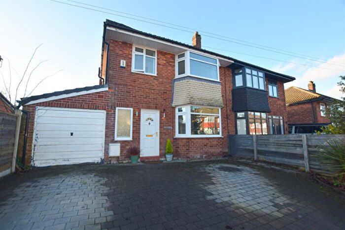 3 Bedroom House For Sale In Worcester Road, Alkrington, Middleton, M24