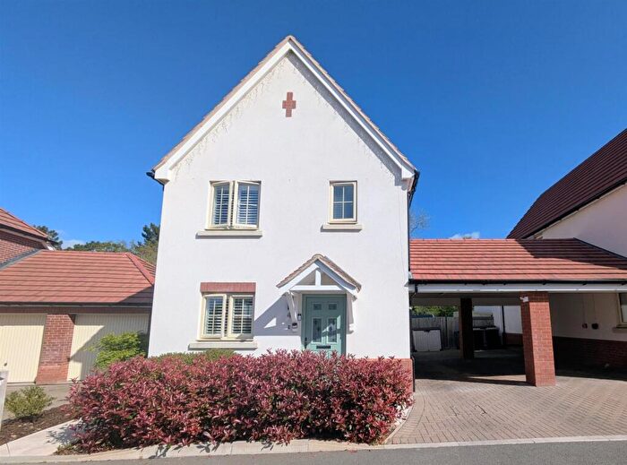 3 Bedroom Link Detached House For Sale In Hazel Close, Walberton, BN18