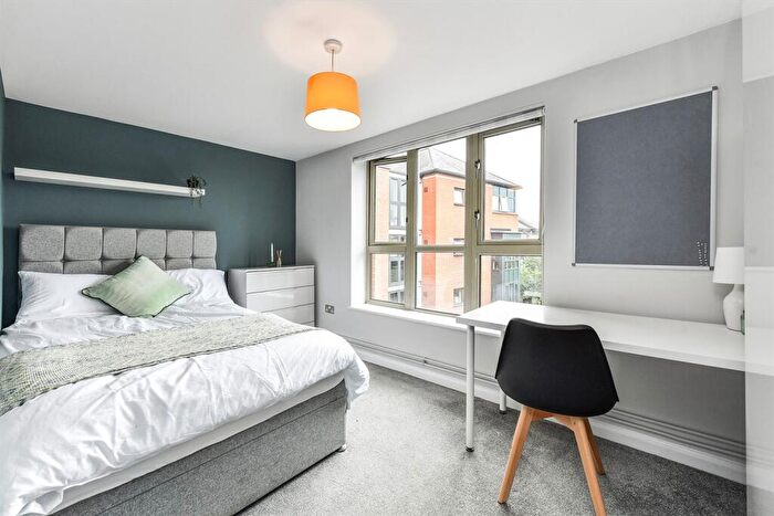 5 Bedroom Apartment To Rent In Room, Malin Hill, NG1