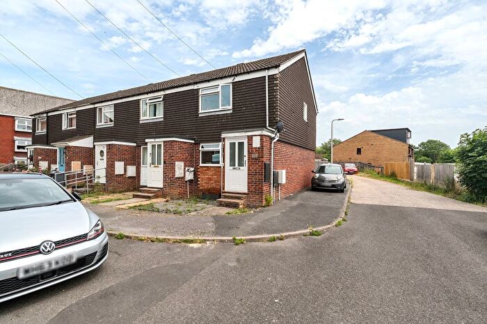 2 Bedroom End Of Terrace House For Sale In Newport Road, Newbury, RG14