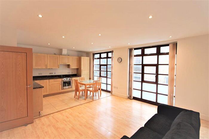 2 Bedroom Flat To Rent In Riga Mews, - Commercial Road, London, E1