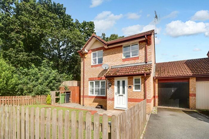 3 Bedroom Link Detached House For Sale In Higher Westlake Road, Roundswell, Barnstaple, Devon, EX31