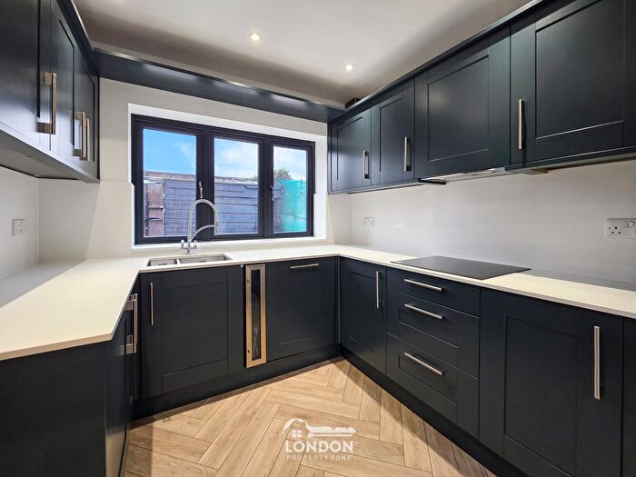 4 Bedroom Semi Detached House For Sale In Sevenoaks Way, Orpington, BR5