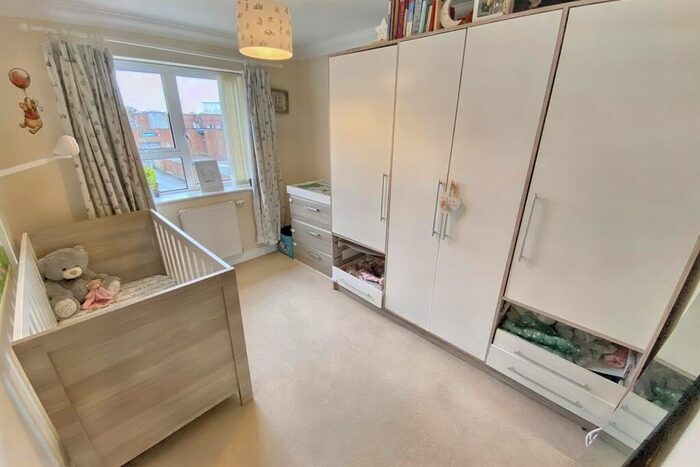 2 Bedroom Flat For Sale In Ferndown, BH22