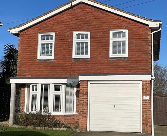 4 Bedroom Detached House For Sale In The Downage, Gravesend, DA11