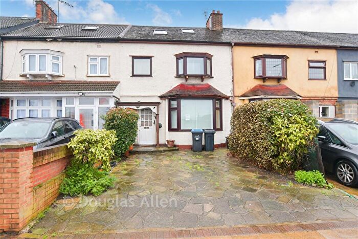 4 Bedroom Terraced House For Sale In Eastern Avenue, Ilford, Essex, IG2