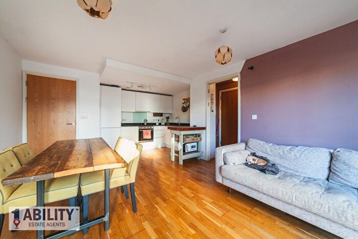 1 Bedroom Flat To Rent In Queensbridge Road, London, E2