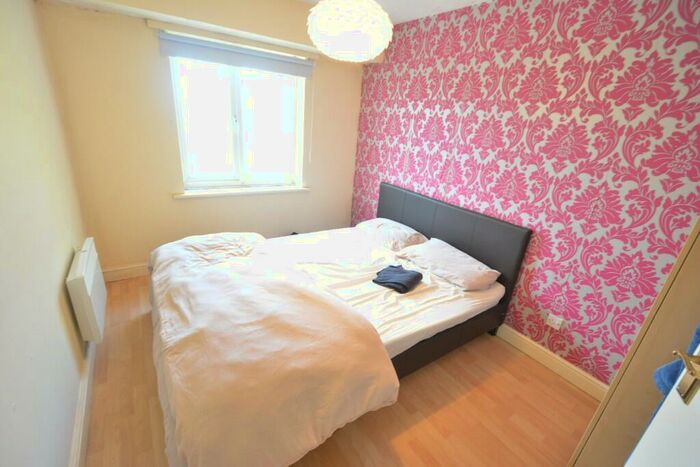 2 Bedroom Flat For Sale In Caravel Close, Chafford Hundred, Essex, RM16