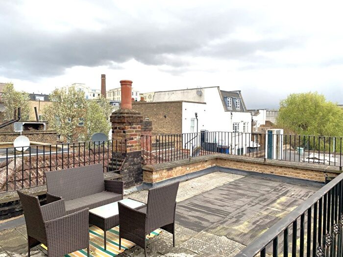 2 Bedroom Flat To Rent In Holloway Road, Holloway, N7