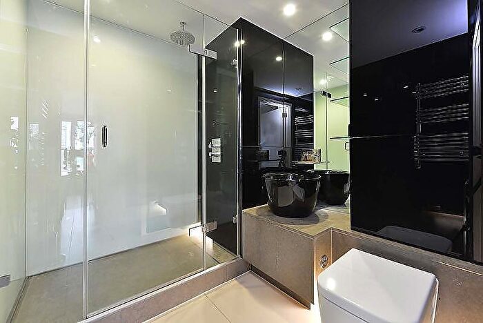 2 Bedroom Apartment To Rent In Bezier Apartments, City Road, Old Street, London, EC1Y