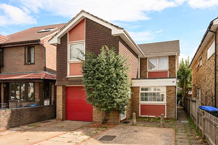 2 Bedroom Maisonette For Sale In Woodside, Wimbledon, SW19