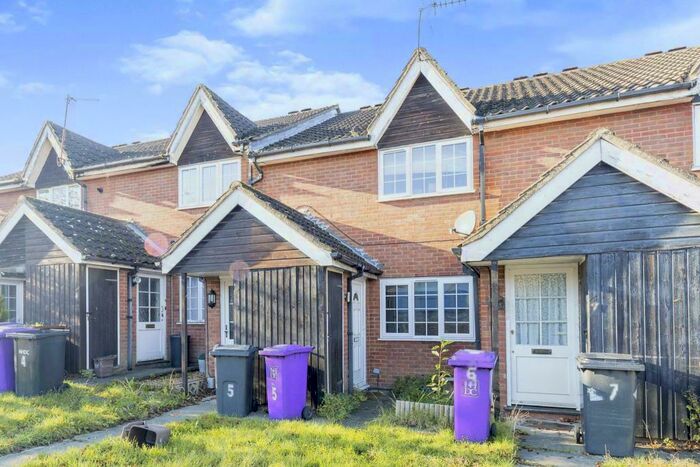 1 Bedroom Maisonette To Rent In Chapel Row, Whinbush Road, SG5