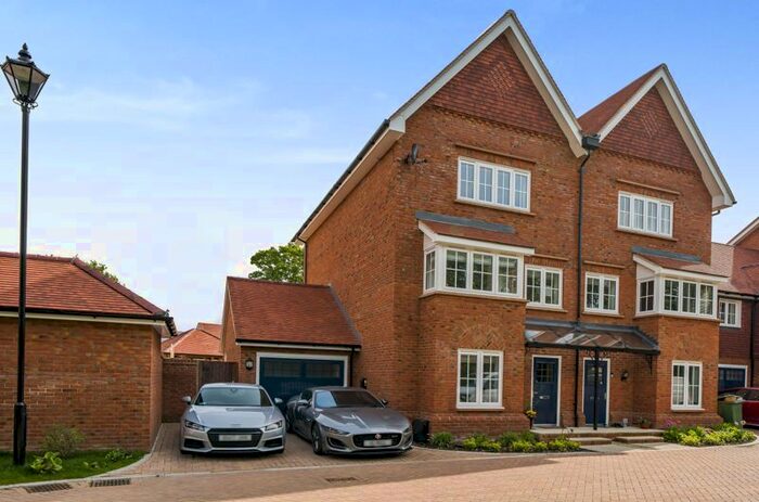 4 Bedroom Town House To Rent In Faraday Street, Didcot, OX11