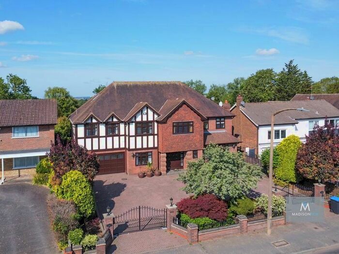 7 Bedroom Detached House To Rent In Hainault Road, Chigwell, IG7