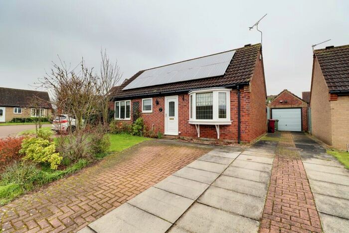 2 Bedroom Detached Bungalow For Sale In Hunters Croft, Haxey, DN9