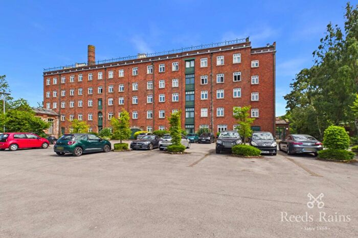 2 Bedroom Apartment For Sale In Union Road, Macclesfield, Cheshire, SK11