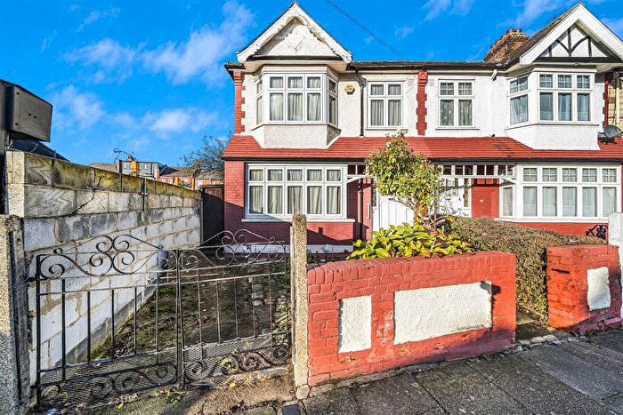 3 Bedroom End Terrace House For Sale In Sandringham Road, Wood Green, N22
