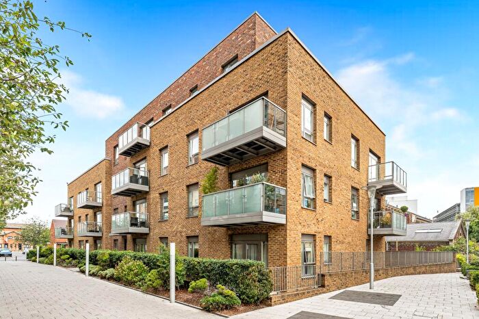 1 Bedroom Apartment For Sale In Bath House Court, Smithfield Square, Hornsey, N8