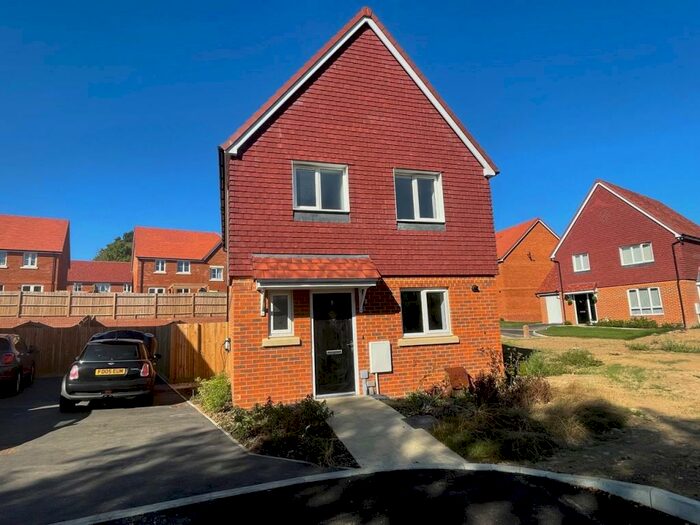 3 Bedroom House To Rent In Stream Way, Hailsham, BN27