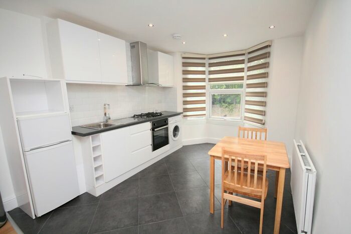 4 Bedroom Flat To Rent In Wightman Road, Haringey, N8
