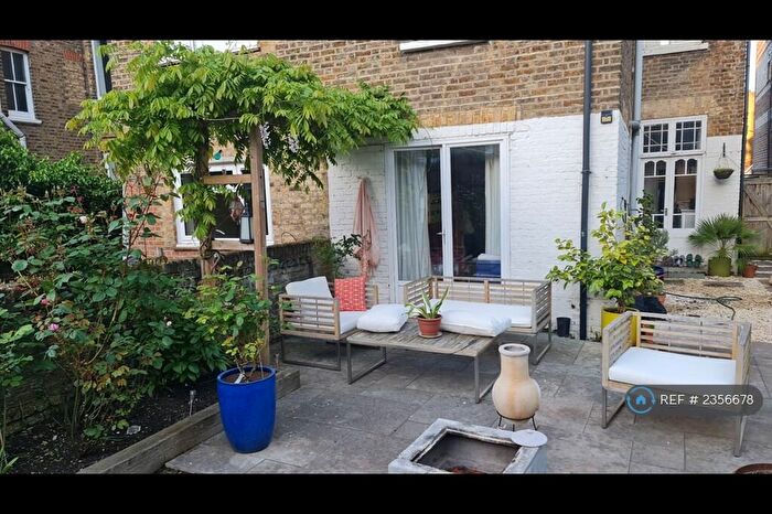 2 Bedroom Flat To Rent In Newlands Park, London, SE26