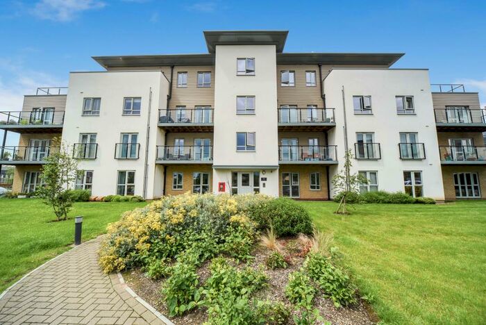 2 Bedroom Apartment To Rent In Fleming Place, Bracknell, RG12