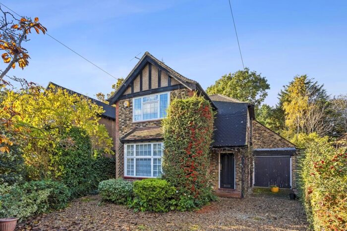 3 Bedroom House To Rent In West Drive Gardens Harrow, HA3