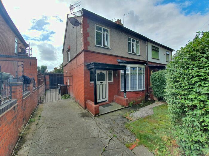 3 Bedroom Semi-Detached House To Rent In Derby Road, Ashton-Under-Lyne, Lancashire, OL6