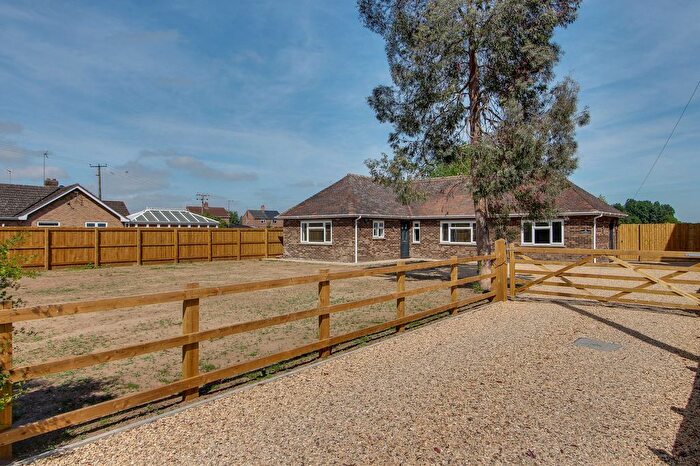 3 Bedroom Detached Bungalow For Sale In The Cottons, Outwell, PE14
