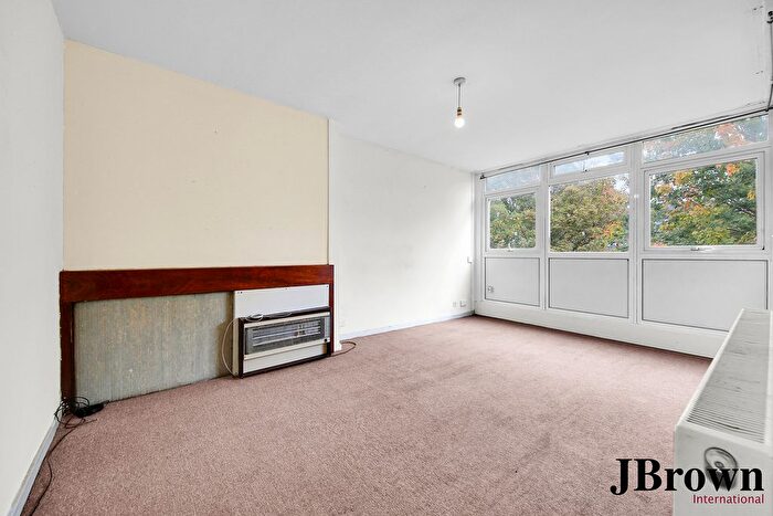 3 Bedroom Flat For Sale In Brockmer House, Crowder Street, London, E1