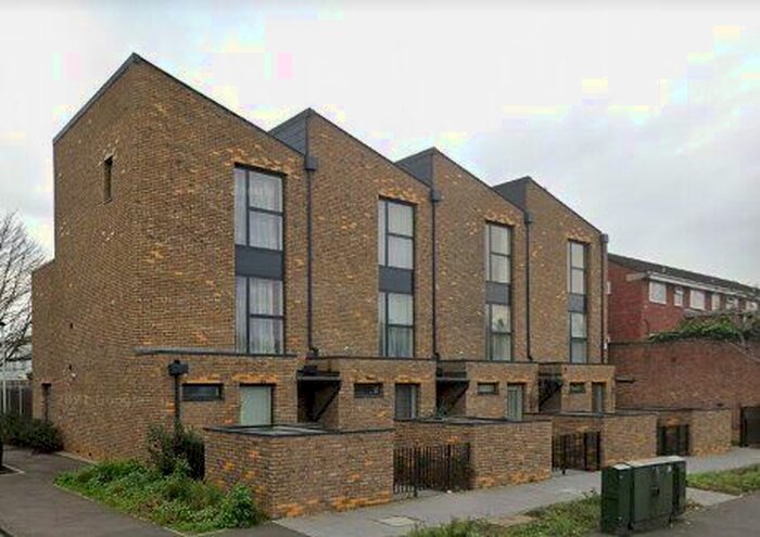 3 Bedroom Town House To Rent In Berlin Terrace, Janson Road, Stratford, London, E15