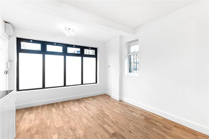 Studio To Rent In Green Lanes, London, N16