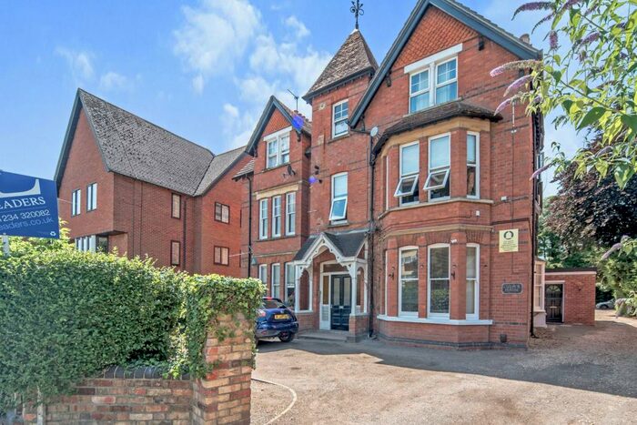 1 Bedroom Flat To Rent In Linden Road, Bedford, MK40