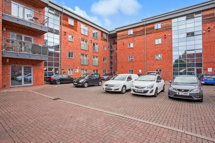 2 Bedroom Flat To Rent In Ings Road, Wakefield, WF1