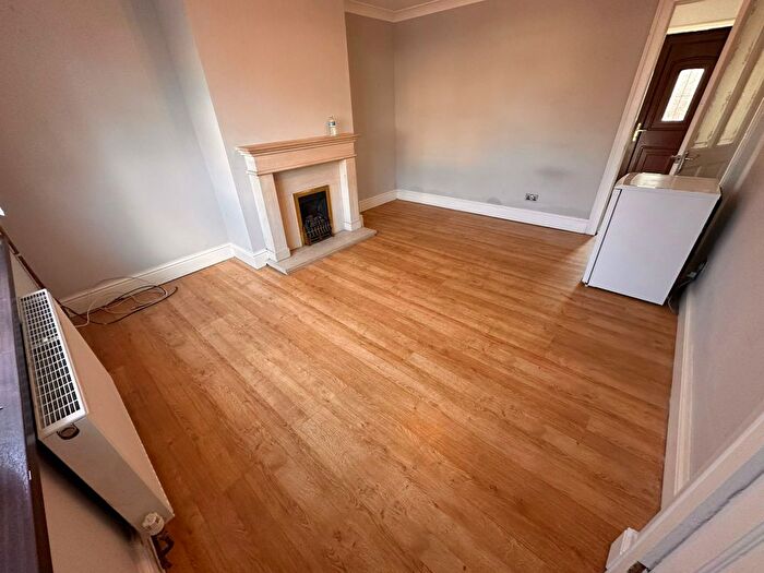 2 Bedroom Property To Rent In Throstle Avenue, Leeds, LS10