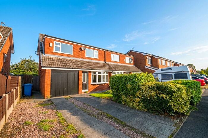 3 Bedroom Semi-detached House For Sale In Brindlehurst Drive, Tyldesley, M29