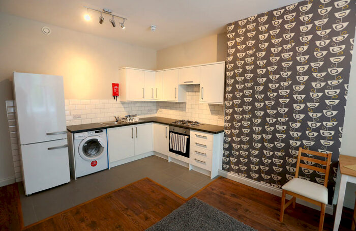 1 Bedroom Flat To Rent In Furzedown Road Flat, SO17