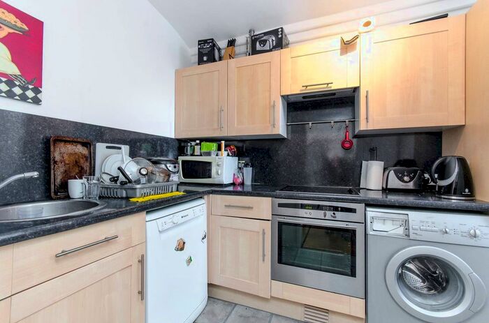 1 Bedroom Flat To Rent In Brewers Buildings, Islington, London, EC1V