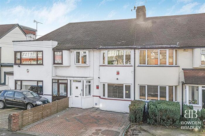 3 Bedroom House For Sale In Portman Drive, Woodford Green, IG8