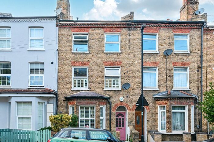 2 Bedroom Flat For Sale In Rommany Road, West Norwood, London, SE27