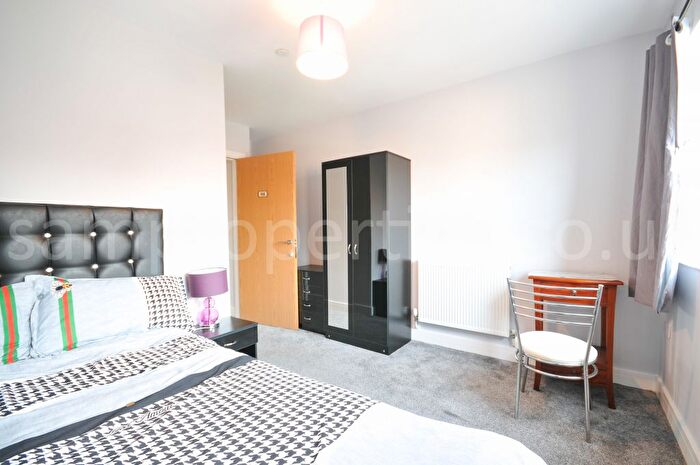 4 Bedroom Town House To Rent In Moss Lane East, Manchester, M16