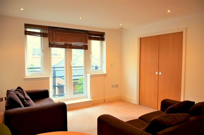 1 Bedroom Flat To Rent In High Street, Brentford, TW8
