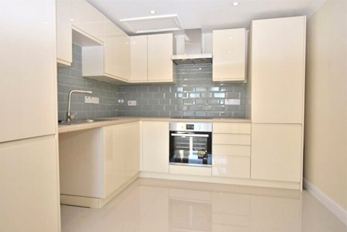 2 Bedroom Apartment For Sale In - High Street, Horley, Surrey, RH6