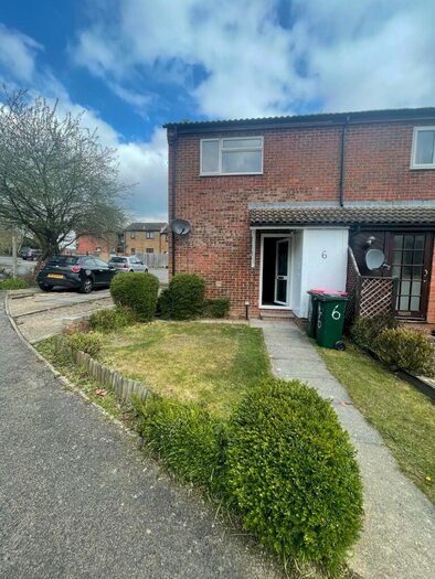 1 Bedroom End Of Terrace House To Rent In Treeview, Crawley, West Sussex, RH11