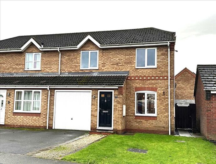 3 Bedroom Town House For Sale In Burdock Road, Scunthorpe, DN16