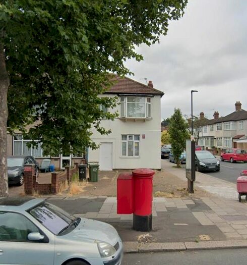 2 Bedroom Flat To Rent In Streatham Common, Station Approach, London, SW16