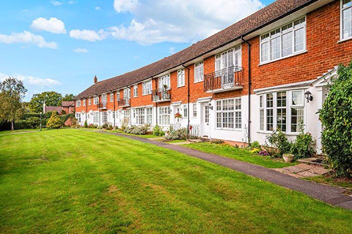 3 Bedroom Terraced House For Sale In The Crescent, Pendleton Road, Meadvale, RH1