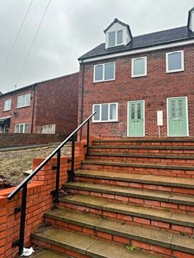 4 Bedroom Semi-Detached House To Rent In Rock Street, Sheffield, S3